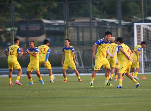 Đội tuyển Việt Nam tập buổi đầu, HLV Park Hang Seo “bở hơi tai” - Ảnh minh hoạ 6