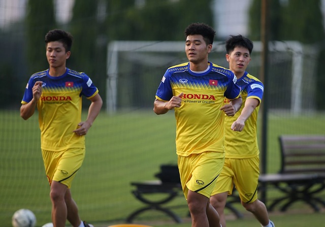 Đội tuyển Việt Nam tập buổi đầu, HLV Park Hang Seo “bở hơi tai” - Ảnh minh hoạ 17
