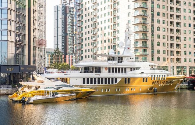 Chiêm ngưỡng siêu du thuyền dát vàng trị giá 20 triệu USD bên bờ biển - 1 Chiêm ngưỡng siêu du thuyền dát vàng trị giá 20 triệu USD bên bờ biển - 1