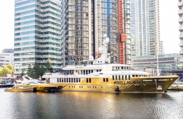Chiêm ngưỡng siêu du thuyền dát vàng trị giá 20 triệu USD bên bờ biển - 3 Chiêm ngưỡng siêu du thuyền dát vàng trị giá 20 triệu USD bên bờ biển - 3