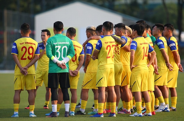 Đội tuyển Việt Nam tập buổi đầu, HLV Park Hang Seo “bở hơi tai” - Ảnh minh hoạ 13