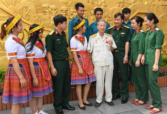 Anh hùng La Văn Cầu được xét tặng danh hiệu “Công dân Thủ đô ưu tú” - 1 Anh hùng La Văn Cầu được xét tặng danh hiệu “Công dân Thủ đô ưu tú” - 1