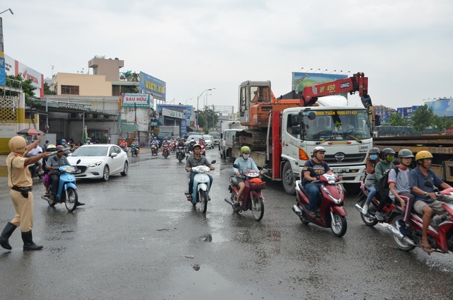 Giao thông Sài Gòn tắc cứng, tê liệt ở cả 2 đầu cửa ngõ - 3 Giao thông Sài Gòn tắc cứng, tê liệt ở cả 2 đầu cửa ngõ - 3