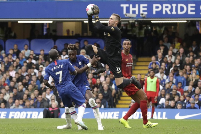 Những khoảnh khắc Liverpool vượt qua Chelsea ở Stamford Bridge - 16