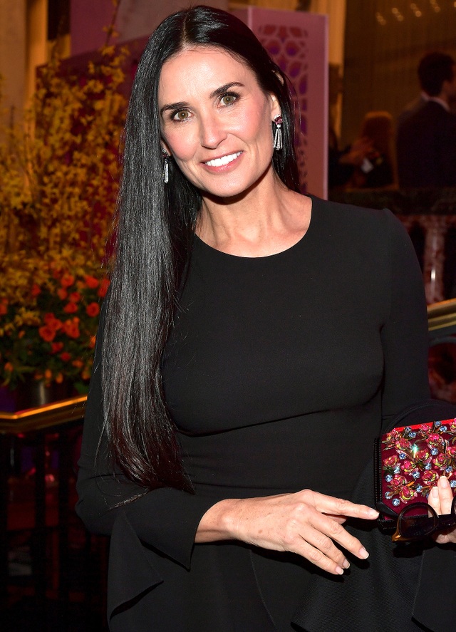 Demi Moore kể lại chuyện bị cưỡng bức ở tuổi 15 trong hồi ký