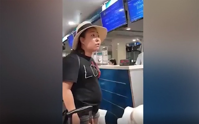 Nữ Đại úy công an “mạt sát” nhân viên sân bay đã đi làm trở lại - 1 Nữ Đại úy công an “mạt sát” nhân viên sân bay đã đi làm trở lại - 1