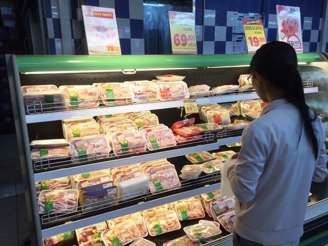 1 kg thịt gà giá bằng một bó rau: Cần phải cân đối lượng gà ngoại nhập? - 4 1 kg thịt gà giá bằng một bó rau: Cần phải cân đối lượng gà ngoại nhập? - 4