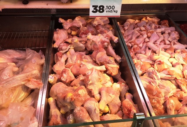 1 kg thịt gà giá bằng một bó rau: Cần phải cân đối lượng gà ngoại nhập? - 2