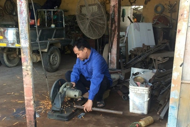 Ngậm ngùi rời bục giảng, giáo viên hợp đồng đi làm thợ hàn, bán hàng online - 1 Ngậm ngùi rời bục giảng, giáo viên hợp đồng đi làm thợ hàn, bán hàng online - 1