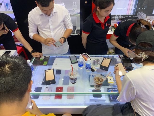 Hết thời hét giá, iPhone 11 Pro Max đang giảm giá mạnh tại Việt Nam - 1