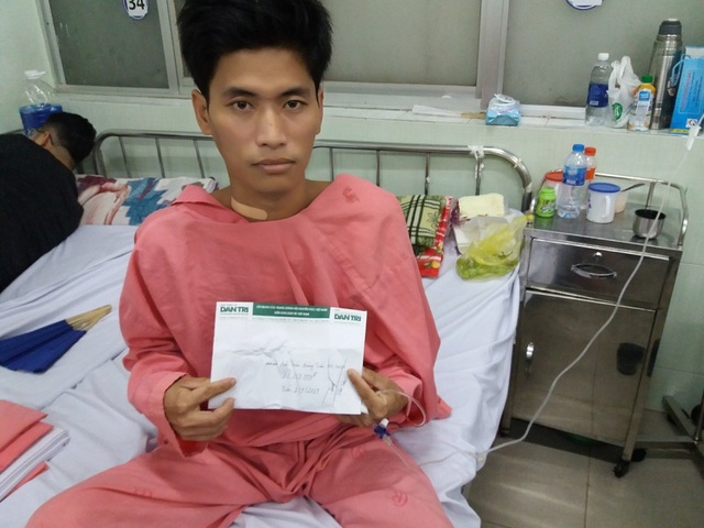 Người cha trẻ quặn mình chờ chết đã khoẻ lại nhờ sự chung tay của bạn đọc Dân trí - 3 Người cha trẻ quặn mình chờ chết đã khoẻ lại nhờ sự chung tay của bạn đọc Dân trí - 3