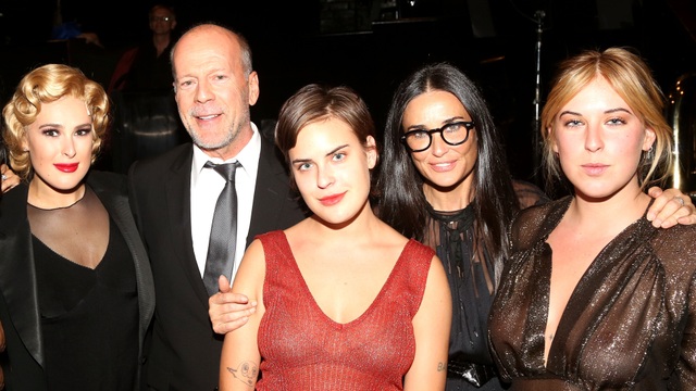 Demi Moore tiết lộ từng bị mất đứa con với Ashton Kutcher - 4 Demi Moore tiết lộ từng bị mất đứa con với Ashton Kutcher - 4