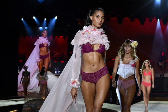 Cindy Bruna đẹp gợi cảm với nội y - 1 Cindy Bruna đẹp gợi cảm với nội y - 1