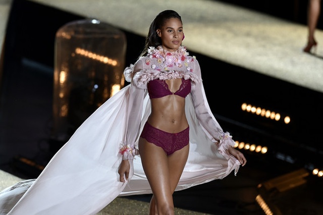 Cindy Bruna đẹp gợi cảm với nội y - 5 Cindy Bruna đẹp gợi cảm với nội y - 5
