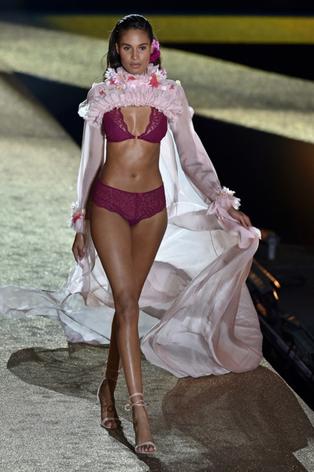 Cindy Bruna đẹp gợi cảm với nội y - 6 Cindy Bruna đẹp gợi cảm với nội y - 6