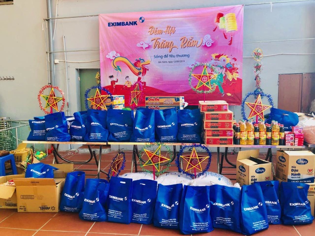 Eximbank tổ chức “Đêm hội trăng trằm” cho trẻ em nghèo khuyết tật tại nhà tình thương Hương La, Bắc Ninh - 1 Eximbank tổ chức “Đêm hội trăng trằm” cho trẻ em nghèo khuyết tật tại nhà tình thương Hương La, Bắc Ninh - 1