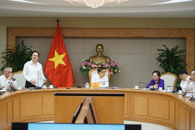 Bộ trưởng Phùng Xuân Nhạ: Sẽ kết hợp thi THPT quốc gia trên giấy và máy tính từ năm 2021 - 1