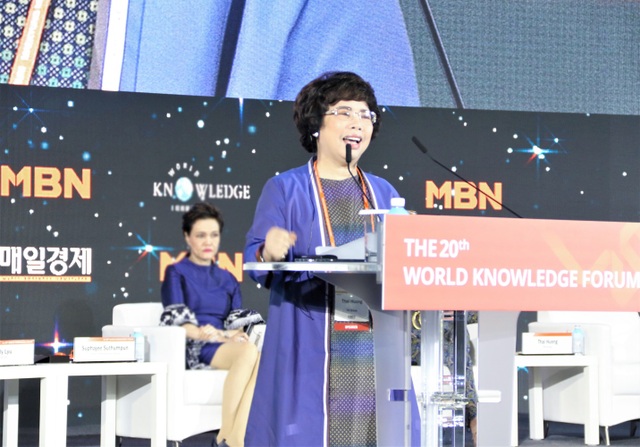 Bà Thái Hương nhận giải thưởng Nữ doanh nhân Quyền lực Asean tại Diễn đàn Tri thức Thế giới 2019 - 1 Bà Thái Hương nhận giải thưởng Nữ doanh nhân Quyền lực Asean tại Diễn đàn Tri thức Thế giới 2019 - 1