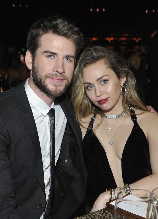 Miley Cyrus xuống cân, hốc hác sau khi chia tay chồng - 4 Miley Cyrus xuống cân, hốc hác sau khi chia tay chồng - 4