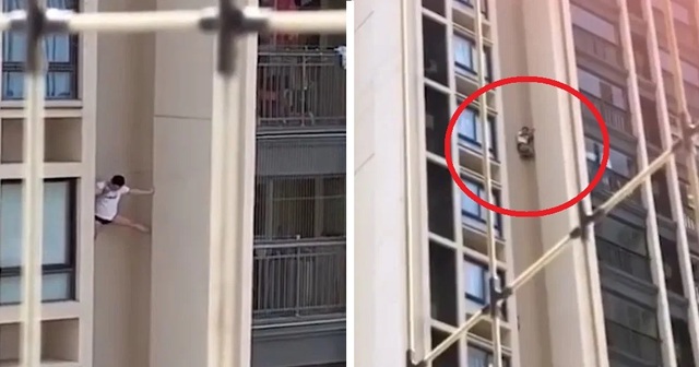 Sốc clip người đàn ông lơ lửng bên ngoài chung cư cao tầng, vẫn thản nhiên dùng điện thoại - 1 Sốc clip người đàn ông lơ lửng bên ngoài chung cư cao tầng, vẫn thản nhiên dùng điện thoại - 1