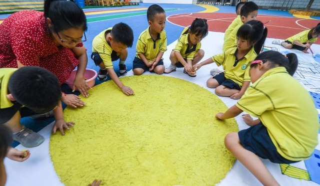 Địa phương Trung Quốc tăng lương gấp ba để thu hút giáo viên - 2 Địa phương Trung Quốc tăng lương gấp ba để thu hút giáo viên - 2