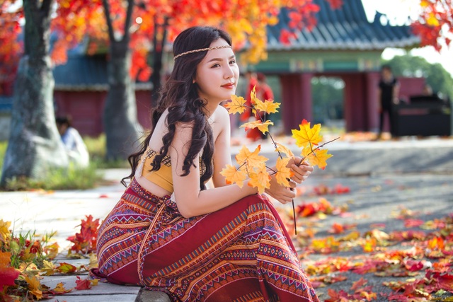 Ngỡ ngàng con đường lá đỏ lãng mạn tựa phim Hàn ở Hà Nội - 3 Ngỡ ngàng con đường lá đỏ lãng mạn tựa phim Hàn ở Hà Nội - 3