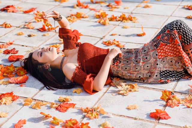 Ngỡ ngàng con đường lá đỏ lãng mạn tựa phim Hàn ở Hà Nội - 8 Ngỡ ngàng con đường lá đỏ lãng mạn tựa phim Hàn ở Hà Nội - 8