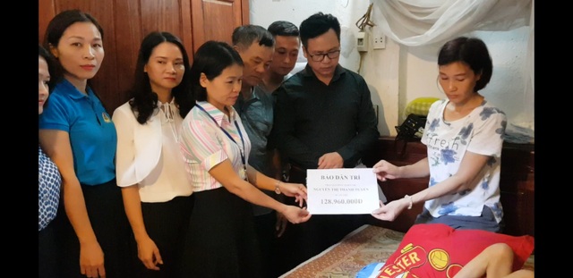 Bé gái bất ngờ đổ bệnh lạ được bạn đọc Dân trí giúp đỡ gần 130 triệu đồng - 2 Bé gái bất ngờ đổ bệnh lạ được bạn đọc Dân trí giúp đỡ gần 130 triệu đồng - 2