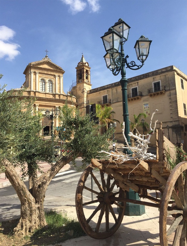 Người Trung Quốc đổ xô đến mua nhà ở Sicily, Ý không chỉ vì giá 1 euro - 2 Người Trung Quốc đổ xô đến mua nhà ở Sicily, Ý không chỉ vì giá 1 euro - 2