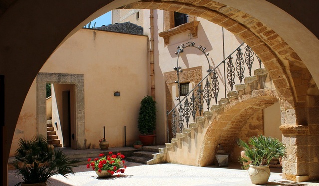 Người Trung Quốc đổ xô đến mua nhà ở Sicily, Ý không chỉ vì giá 1 euro - 3 Người Trung Quốc đổ xô đến mua nhà ở Sicily, Ý không chỉ vì giá 1 euro - 3