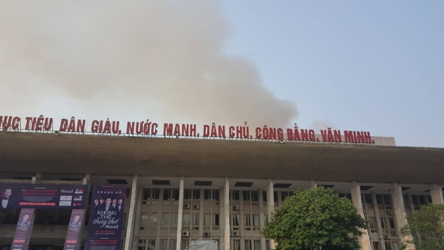Cháy lớn tại Cung văn hóa hữu nghị Việt Xô, khói đen bốc ngùn ngụt - 5