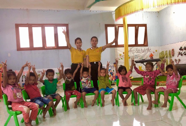 Cô giáo vùng cao chào đón đầy yêu thương khiến trẻ vui đến trường - 5 Cô giáo vùng cao chào đón đầy yêu thương khiến trẻ vui đến trường - 5