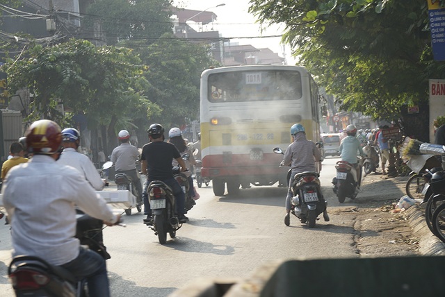 Hà Nội: Nín thở băng qua những con đường đau khổ - 12 Hà Nội: Nín thở băng qua những con đường đau khổ - 12