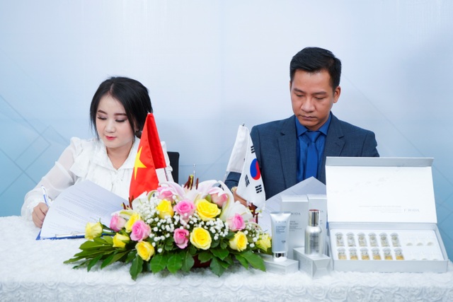 Lộ diện siêu phẩm từ Hàn Quốc được chuyển giao đầu tiên tại Thẩm Mỹ Quốc Tế Linh Anh - 6 Lộ diện siêu phẩm từ Hàn Quốc được chuyển giao đầu tiên tại Thẩm Mỹ Quốc Tế Linh Anh - 6