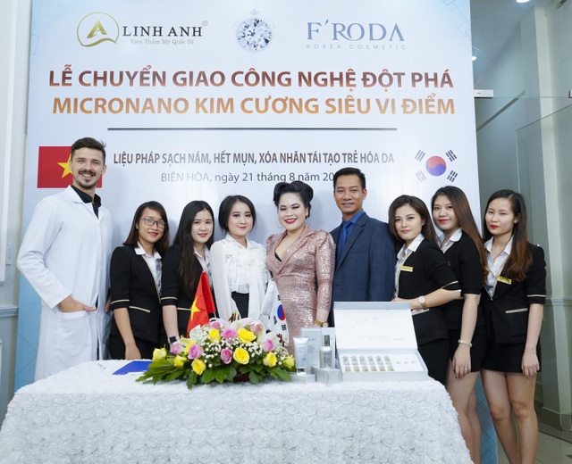 Lộ diện siêu phẩm từ Hàn Quốc được chuyển giao đầu tiên tại Thẩm Mỹ Quốc Tế Linh Anh - 7 Lộ diện siêu phẩm từ Hàn Quốc được chuyển giao đầu tiên tại Thẩm Mỹ Quốc Tế Linh Anh - 7