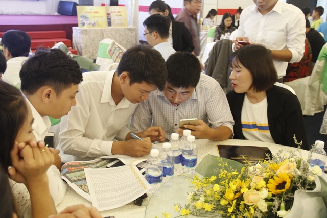 Chen chân mua đất nền tại lễ mở bán Long Thành Phát Residence - 4 Chen chân mua đất nền tại lễ mở bán Long Thành Phát Residence - 4