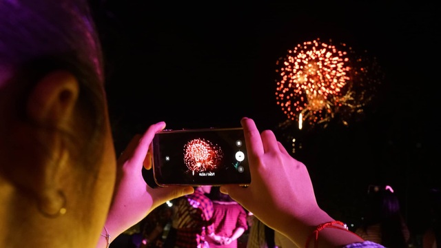 Pháo hoa rực rỡ chào năm mới 2019 - 4 Pháo hoa rực rỡ chào năm mới 2019 - 4