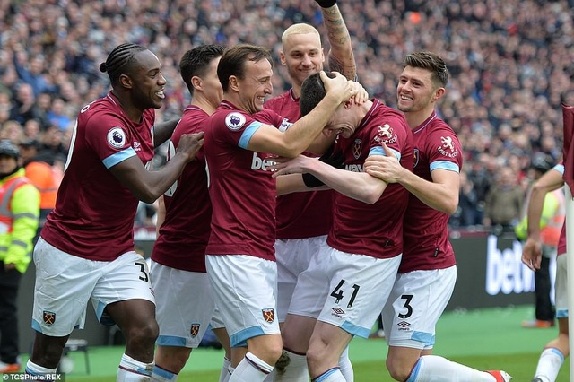 West Ham 1-0 Arsenal: Cú sốc cho Pháo thủ - Ảnh 3. West Ham 1-0 Arsenal: Cú sốc cho Pháo thủ - Ảnh 3.
