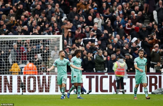 West Ham 1-0 Arsenal: Cú sốc cho Pháo thủ - Ảnh 5. West Ham 1-0 Arsenal: Cú sốc cho Pháo thủ - Ảnh 5.