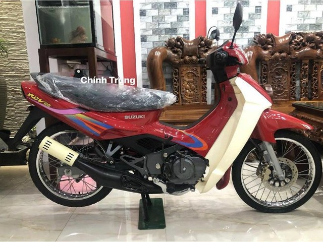 Xe máy Suzuki 17 năm vẫn còn zin: Giá huyền thoại 1 tỷ đồng - Ảnh 1. Xe máy Suzuki 17 năm vẫn còn zin: Giá huyền thoại 1 tỷ đồng - Ảnh 1.
