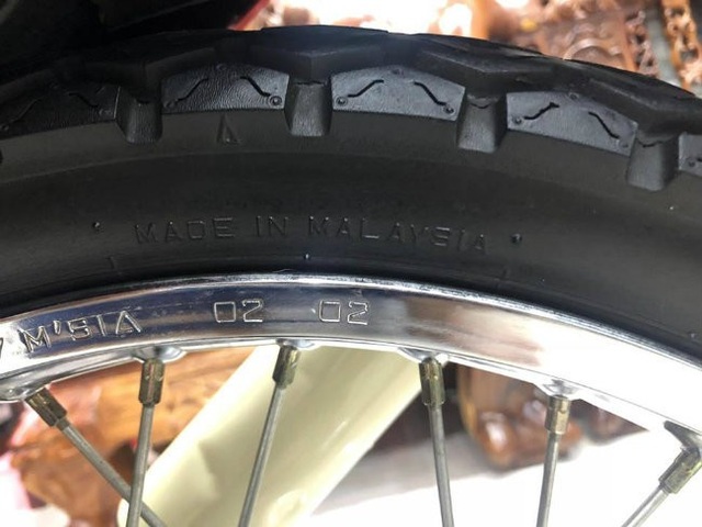 Xe máy Suzuki 17 năm vẫn còn zin: Giá huyền thoại 1 tỷ đồng - Ảnh 2. Xe máy Suzuki 17 năm vẫn còn zin: Giá huyền thoại 1 tỷ đồng - Ảnh 2.