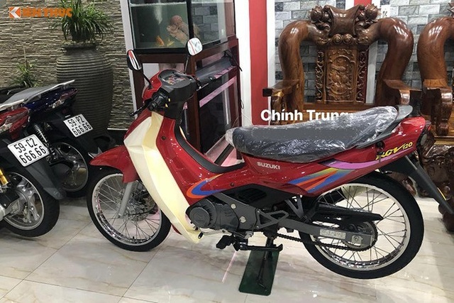 Xe máy Suzuki 17 năm vẫn còn zin: Giá huyền thoại 1 tỷ đồng - Ảnh 4. Xe máy Suzuki 17 năm vẫn còn zin: Giá huyền thoại 1 tỷ đồng - Ảnh 4.