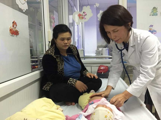 Trẻ bị viêm họng cấp không cần uống kháng sinh? - Ảnh 1.