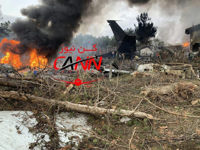 Rơi máy bay Boeing 707 ở Iran, 15 người thiệt mạng - Ảnh 2. Rơi máy bay Boeing 707 ở Iran, 15 người thiệt mạng - Ảnh 2.