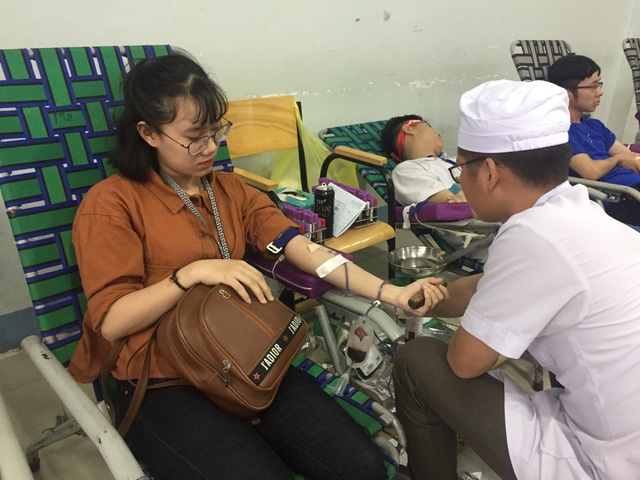 Hàng ngàn cán bộ, đoàn viên hưởng ứng Ngày Chủ nhật đỏ - Ảnh 4. Hàng ngàn cán bộ, đoàn viên hưởng ứng Ngày Chủ nhật đỏ - Ảnh 4.