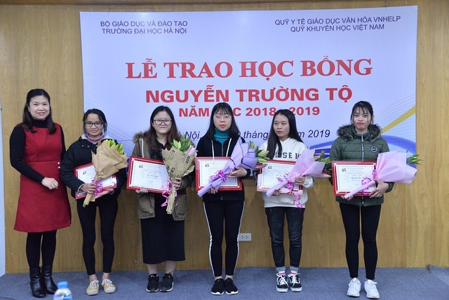 Quỹ Khuyến học Việt Nam trao học bổng Nguyễn Trường Tộ đến nhiều trường đại học ở Thủ đô - Ảnh 4. Quỹ Khuyến học Việt Nam trao học bổng Nguyễn Trường Tộ đến nhiều trường đại học ở Thủ đô - Ảnh 4.