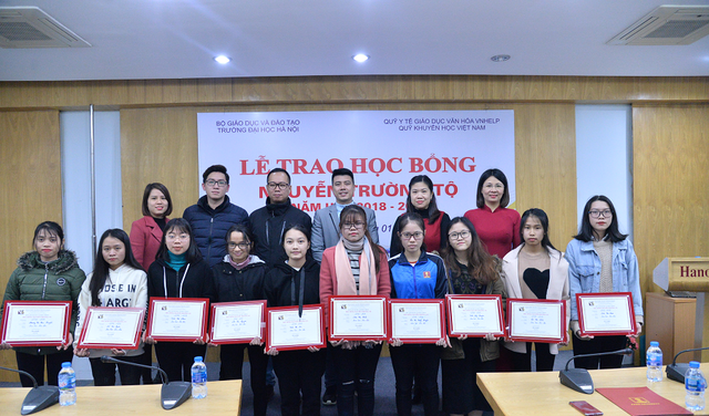Quỹ Khuyến học Việt Nam trao học bổng Nguyễn Trường Tộ đến nhiều trường đại học ở Thủ đô - Ảnh 6. Quỹ Khuyến học Việt Nam trao học bổng Nguyễn Trường Tộ đến nhiều trường đại học ở Thủ đô - Ảnh 6.
