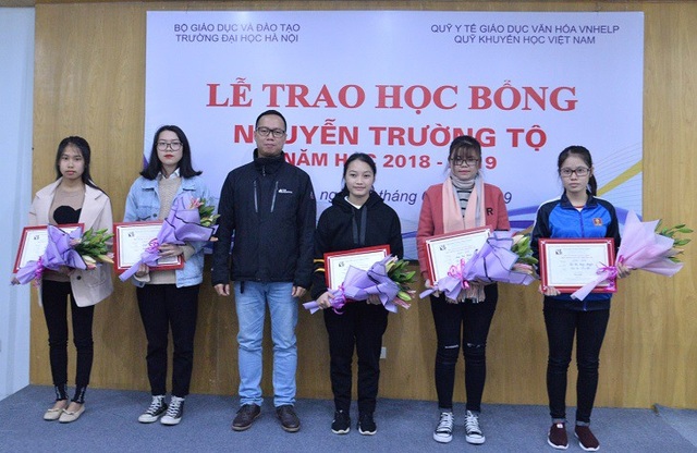 Quỹ Khuyến học Việt Nam trao học bổng Nguyễn Trường Tộ đến nhiều trường đại học ở Thủ đô - Ảnh 5.