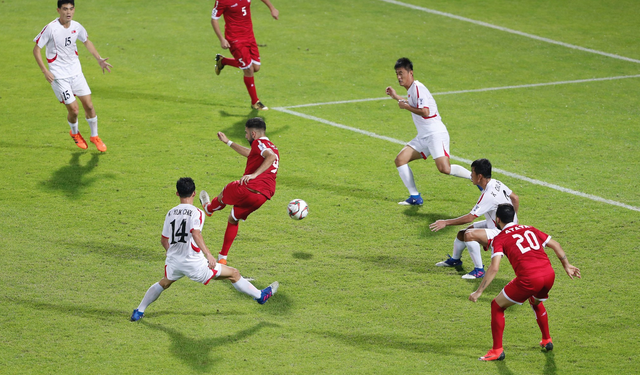 Lebanon thắng Triều Tiên 4-1, Việt Nam vào vòng 1/8 đầy nghẹt thở - Ảnh 4. Lebanon thắng Triều Tiên 4-1, Việt Nam vào vòng 1/8 đầy nghẹt thở - Ảnh 4.