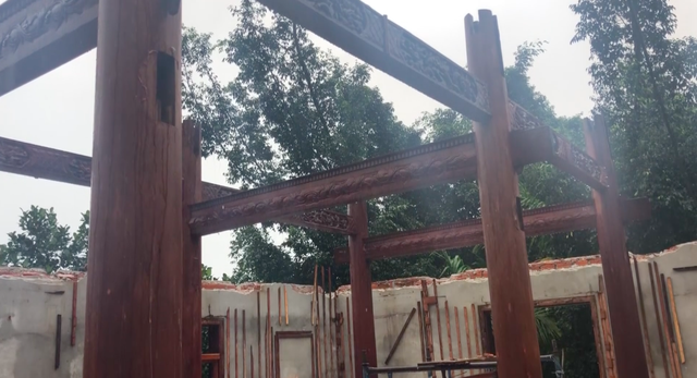 Đang tháo dỡ biệt phủ trái phép của “đại gia vàng” ở Đà Nẵng - 6 Đang tháo dỡ biệt phủ trái phép của “đại gia vàng” ở Đà Nẵng - 6